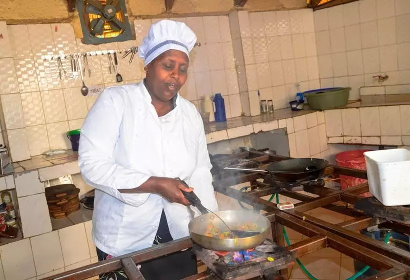 Отель L Oasis Lodge & Restaurant