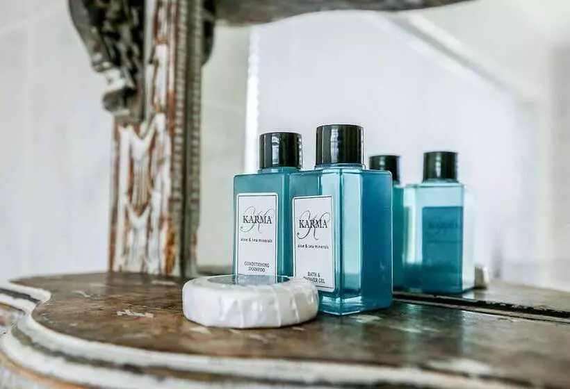 Отель Misty Waves Boutique