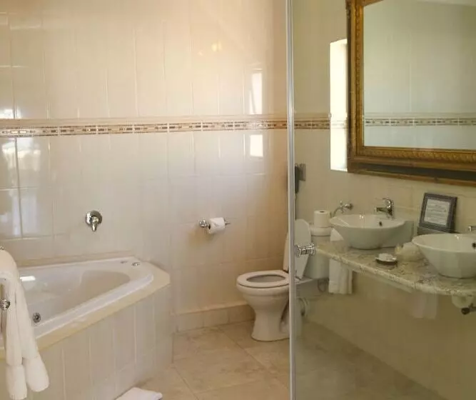 Отель Misty Waves Boutique