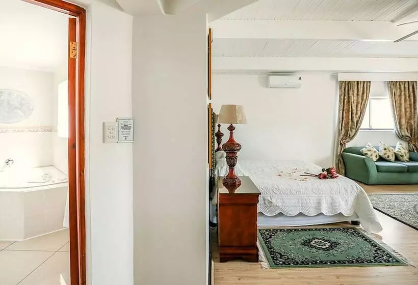 Отель Misty Waves Boutique