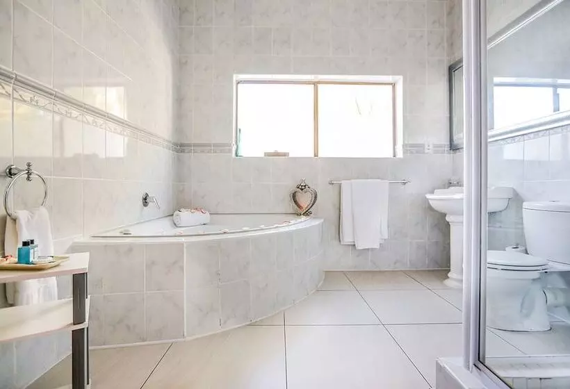 Отель Misty Waves Boutique