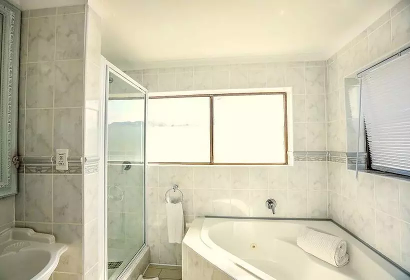 Отель Misty Waves Boutique