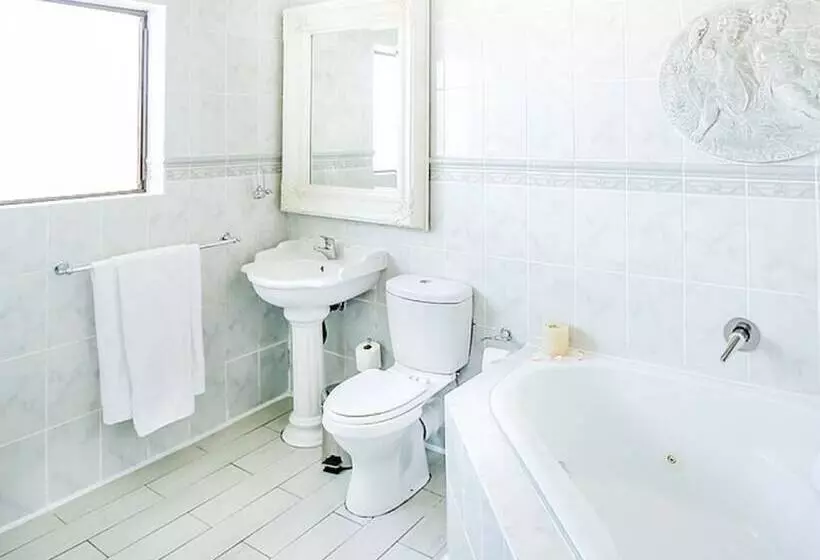 Отель Misty Waves Boutique