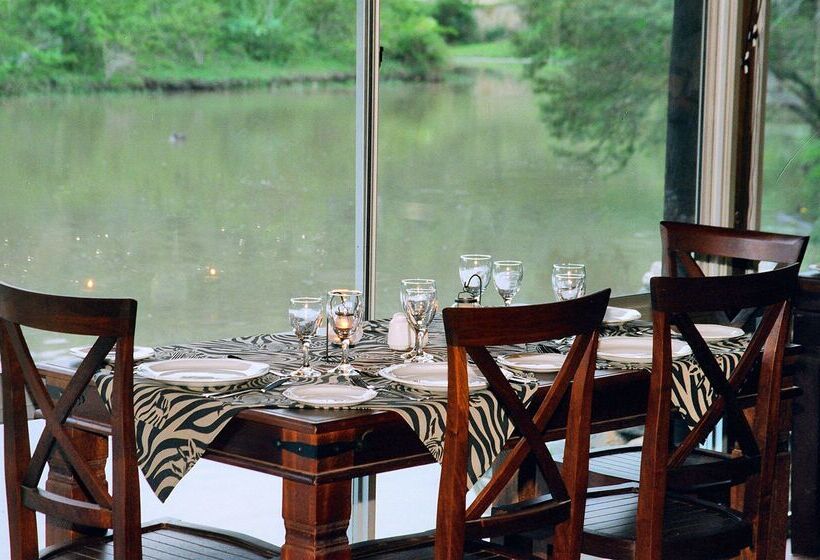 ホテル Premier Resort Mpongo Private Game Reserve