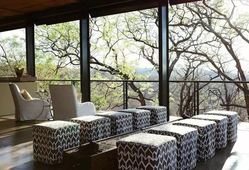 Hotel The Outpost & Pel S Post