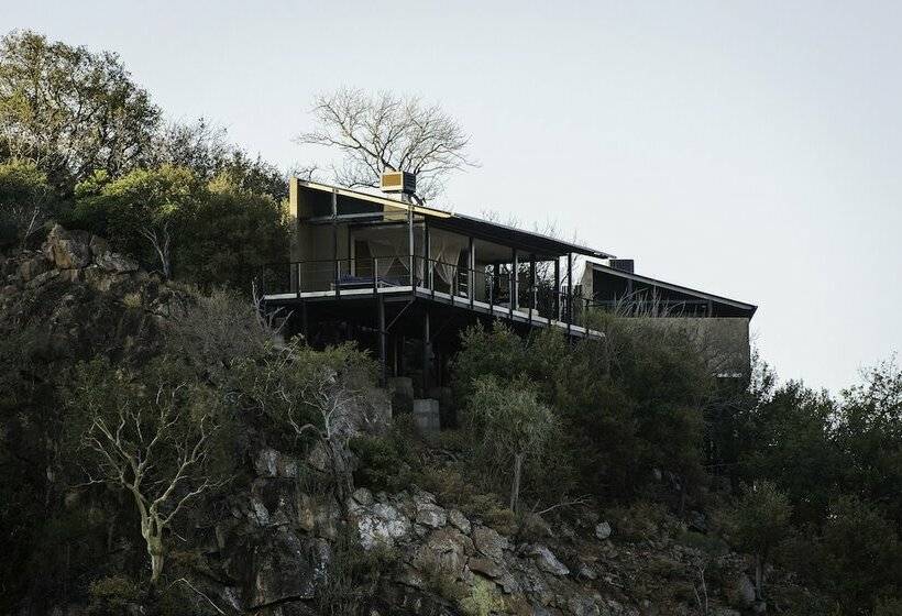 Hotel The Outpost & Pel S Post