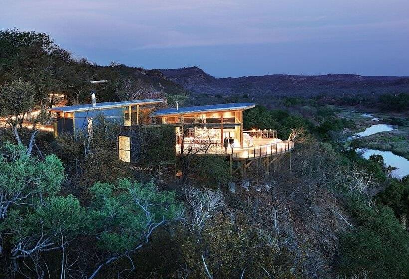 Hotel The Outpost & Pel S Post