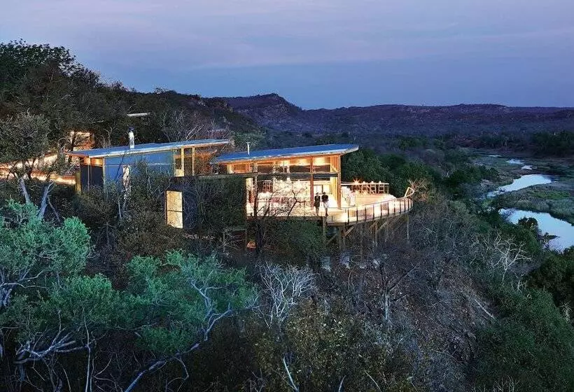 Hotel The Outpost & Pel S Post