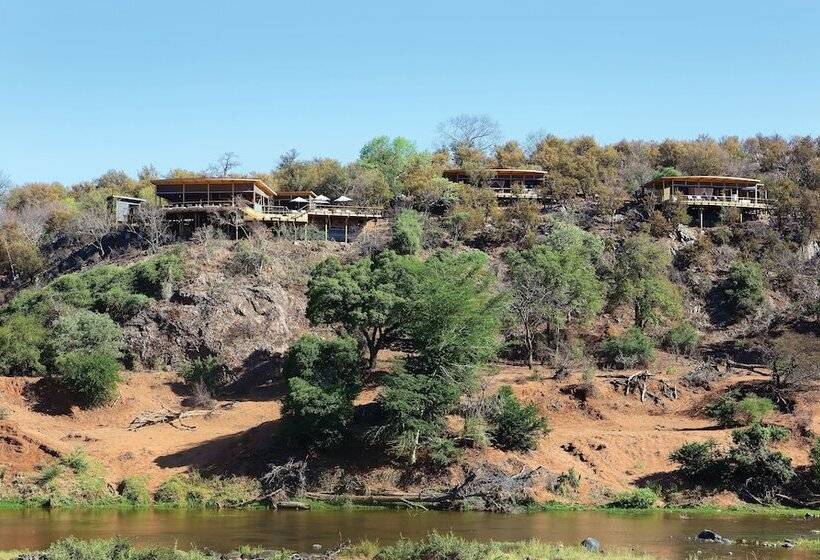 Hotel The Outpost & Pel S Post