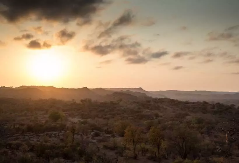 Hotel The Outpost & Pel S Post