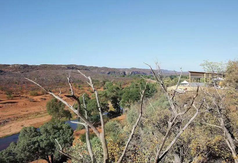 Hotel The Outpost & Pel S Post