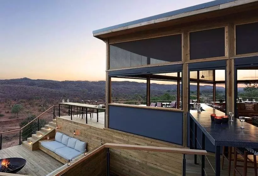 Hotel The Outpost & Pel S Post