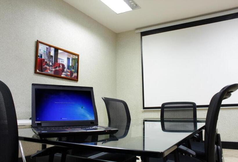 هتل Trinitarias Suites