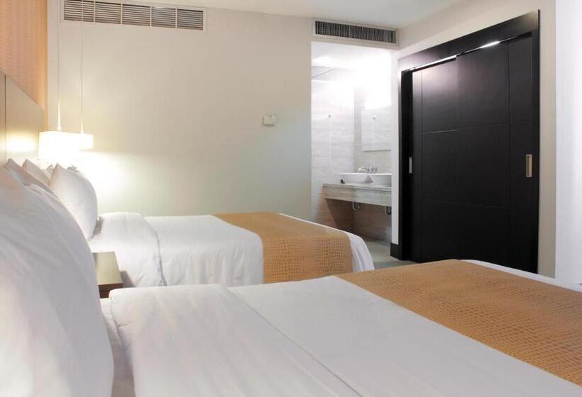 هتل Trinitarias Suites