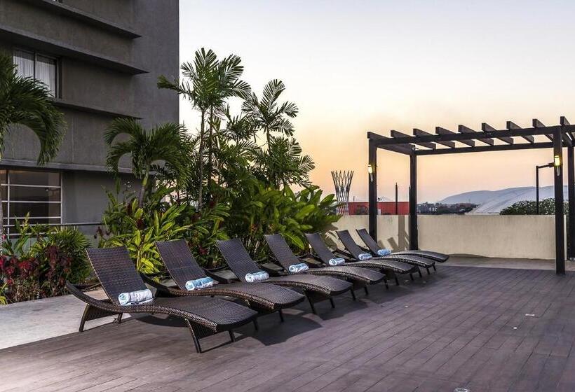 هتل Trinitarias Suites