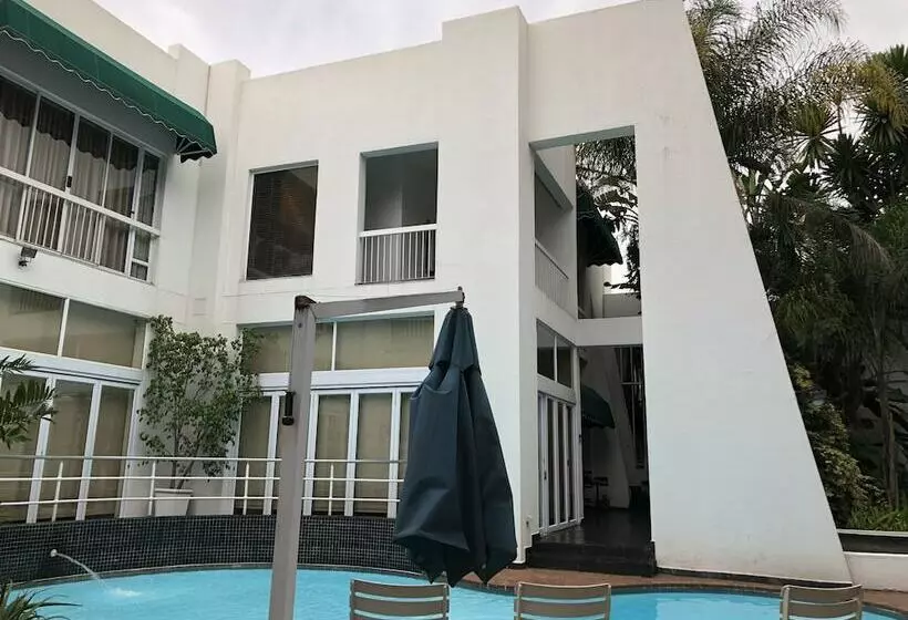 בית מלון כפרי Whistletree Manor Boutique