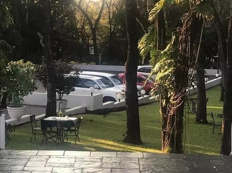 בית מלון כפרי Whistletree Manor Boutique