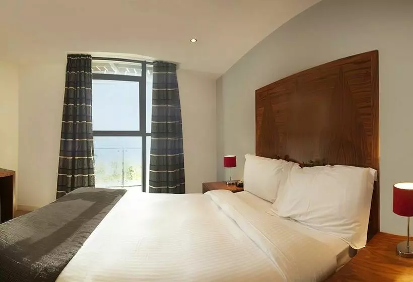 Blue Rainbow Aparthotel Manchester