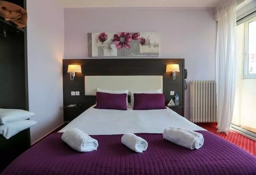 Brit Hotel Bleu Nuit