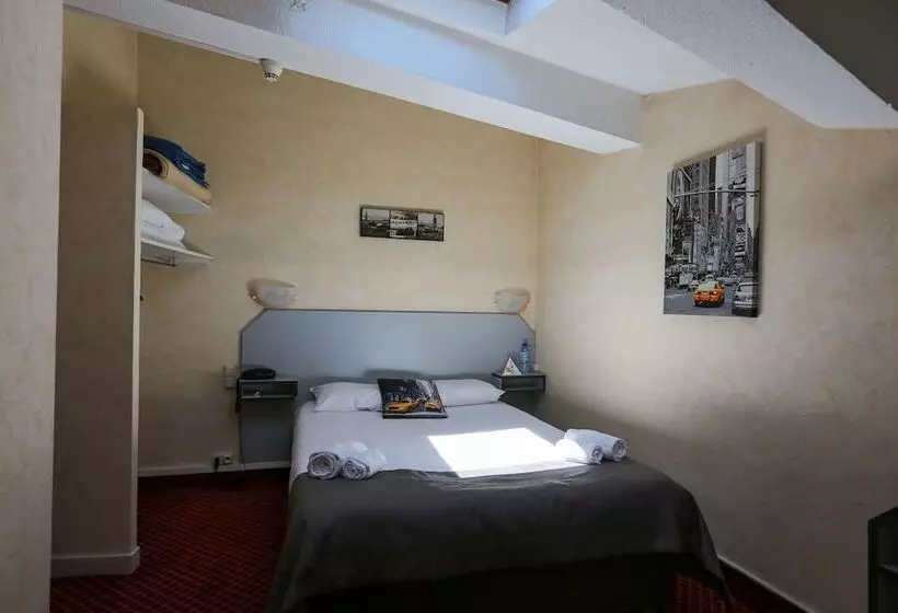 Brit Hotel Bleu Nuit