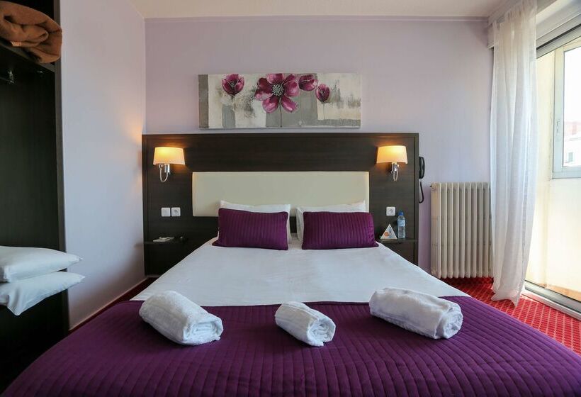 Brit Hotel Bleu Nuit