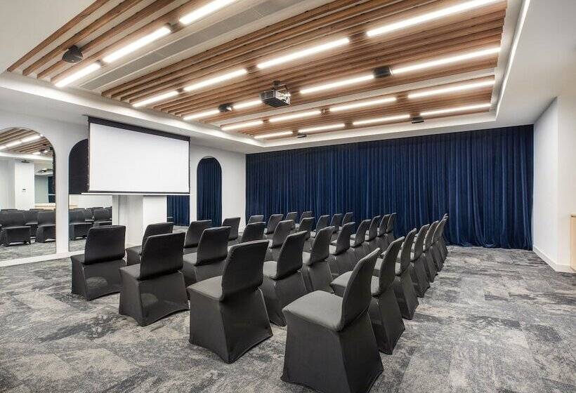 Hotel Holiday Inn Dandenong, An Ihg