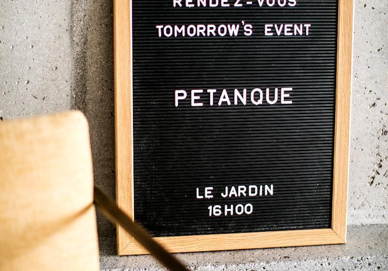 فندق Les Roches Rouges, A Beaumier