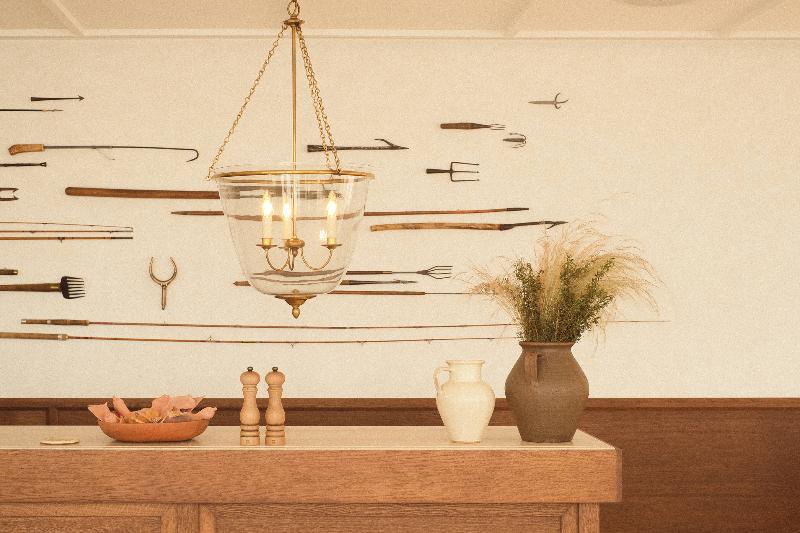 فندق Les Roches Rouges, A Beaumier