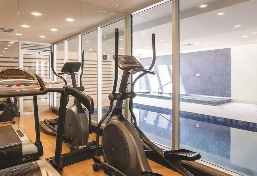 فندق Oaks Glenelg Liberty Suites