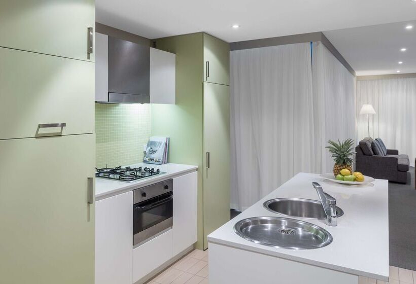 Hotel Oaks Glenelg Liberty Suites