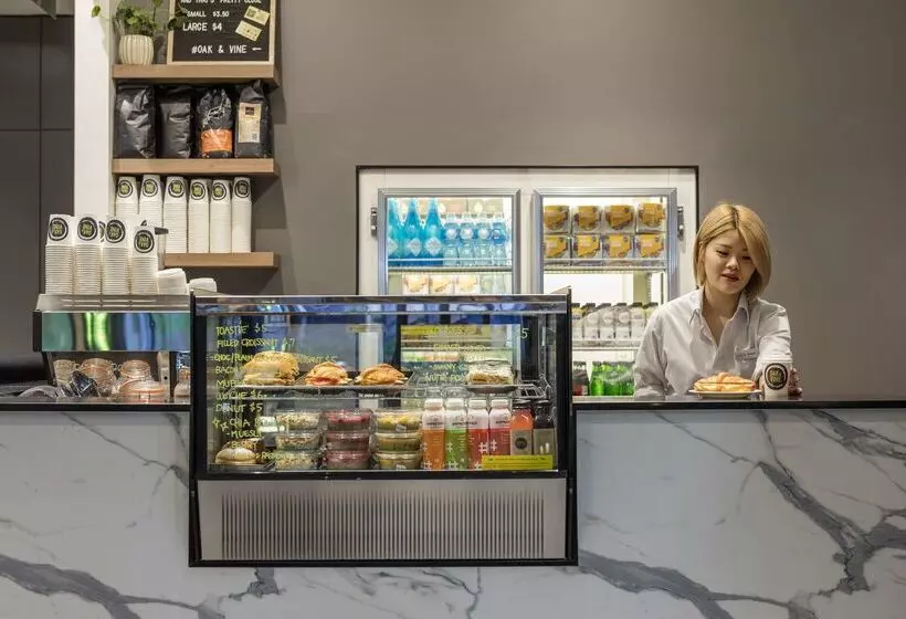 Отель Oaks Melbourne On Market