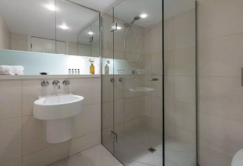 Отель Oaks Melbourne On Market