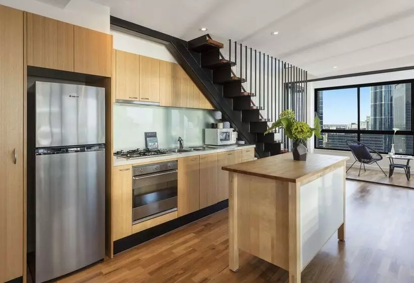 Отель Oaks Melbourne On Market