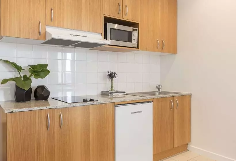 Отель Oaks Melbourne On Market