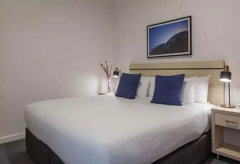 Отель Oaks Melbourne On Market