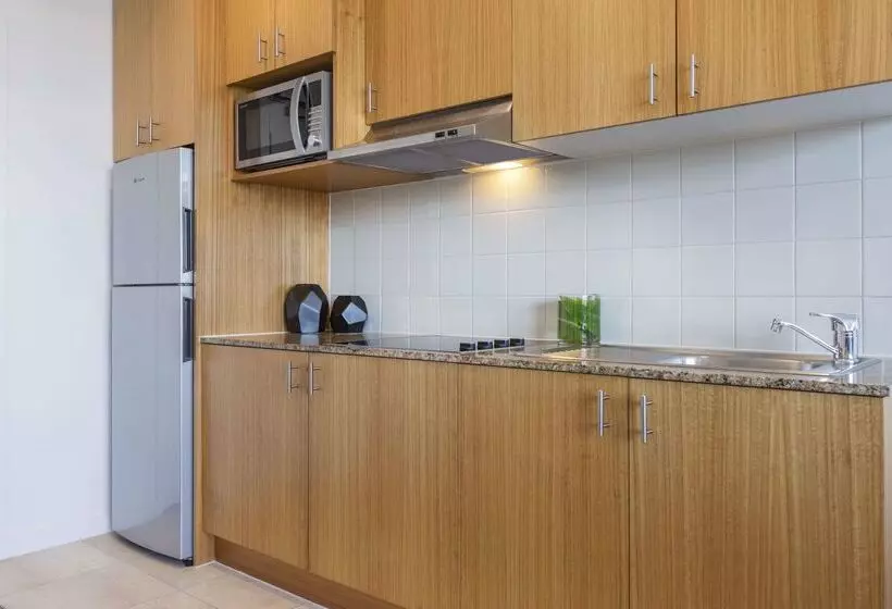 Отель Oaks Melbourne On Market