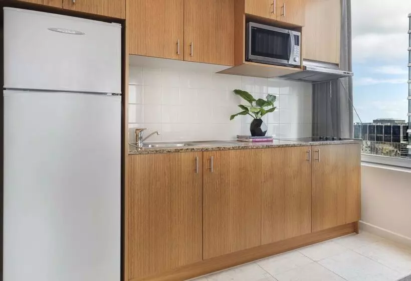 Отель Oaks Melbourne On Market