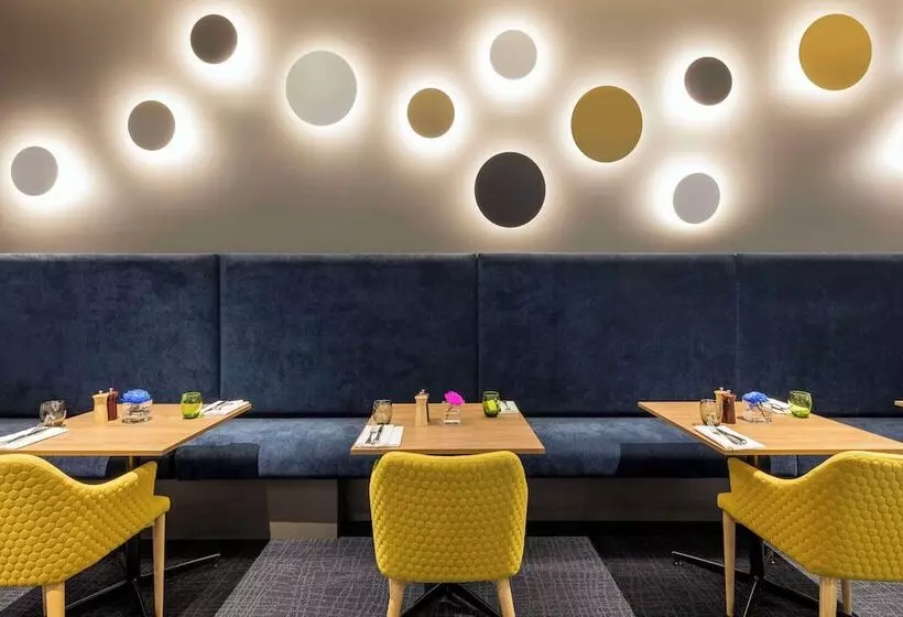 Отель Oaks Melbourne On Market