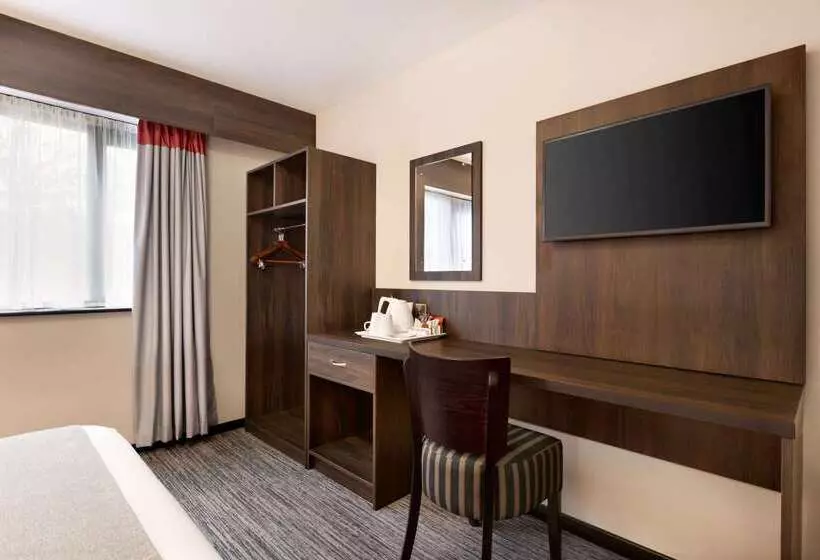 فندق Ramada Bristol West