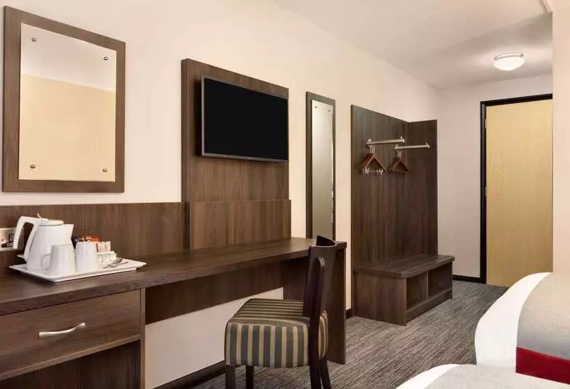 فندق Ramada Bristol West