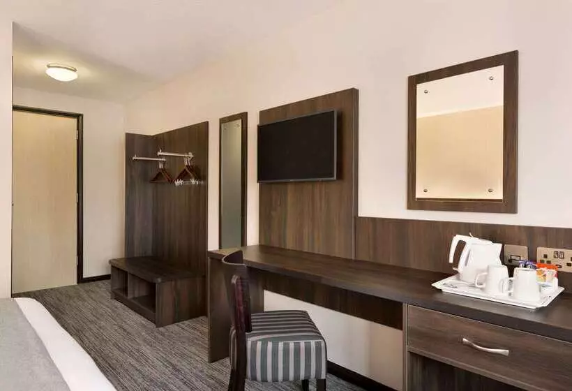 فندق Ramada Bristol West