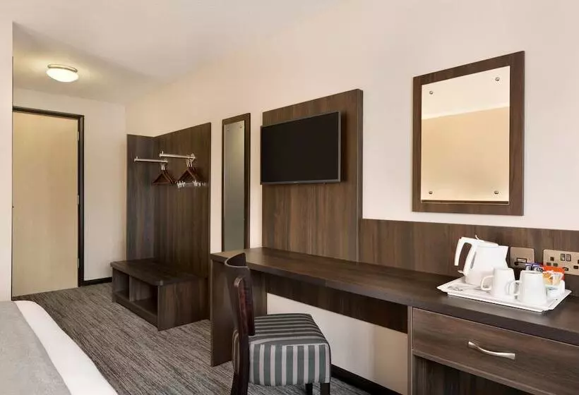 فندق Ramada Bristol West