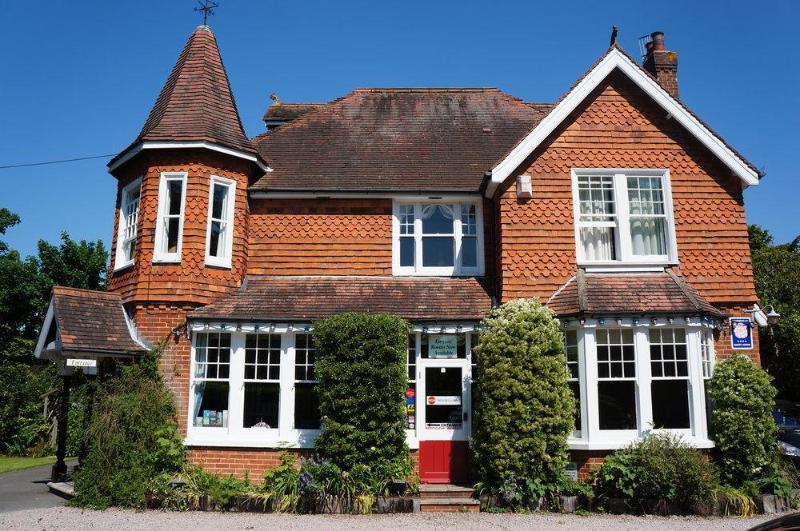 Hotel The Lawn Guest House Gatwick