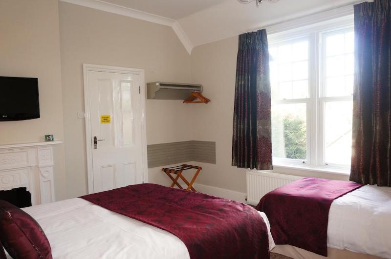 Hotel The Lawn Guest House Gatwick