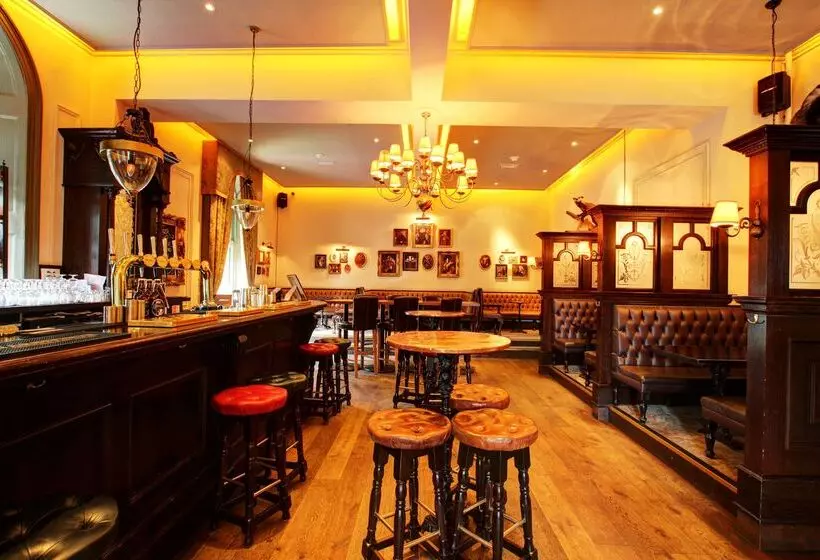 White Hart Hotel & Apartments