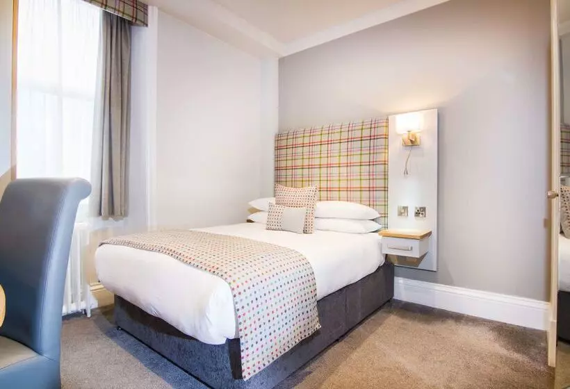 White Hart Hotel & Apartments