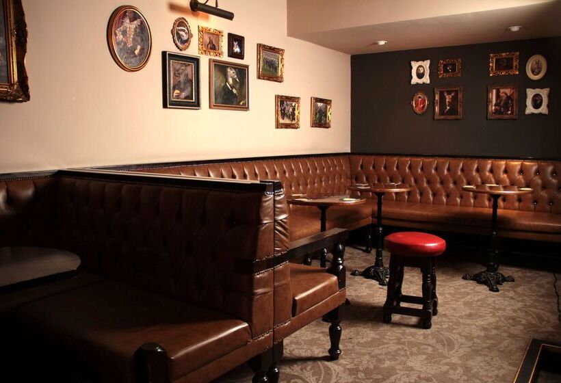 White Hart Hotel & Apartments