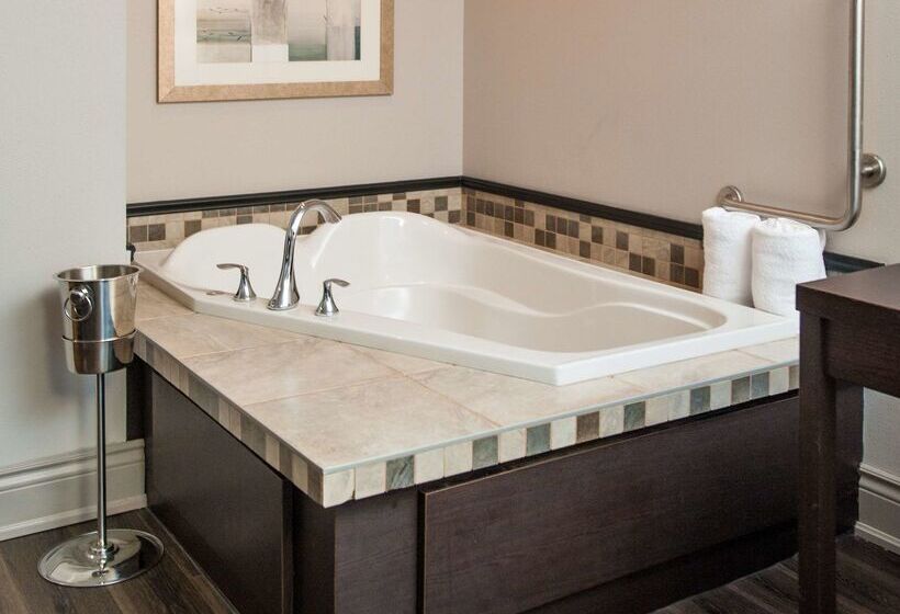 هتل Best Western Plus Moncton