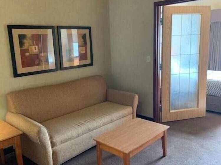 Rimbey Ridge Hotel & Suites