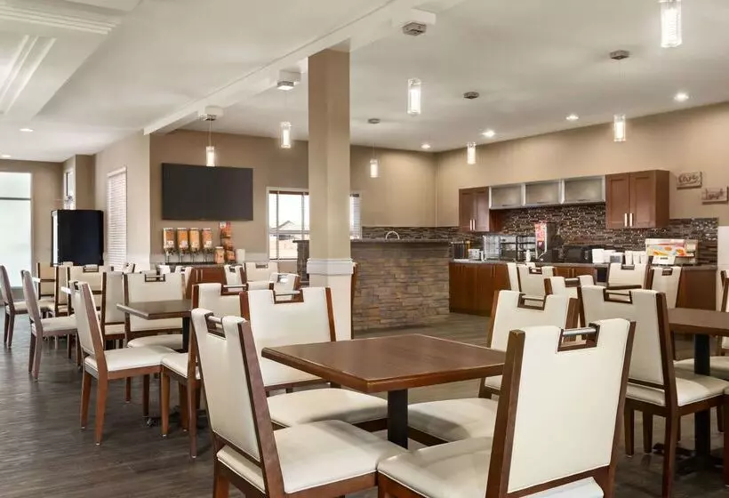 호텔 Days Inn & Suites By Wyndham Brooks